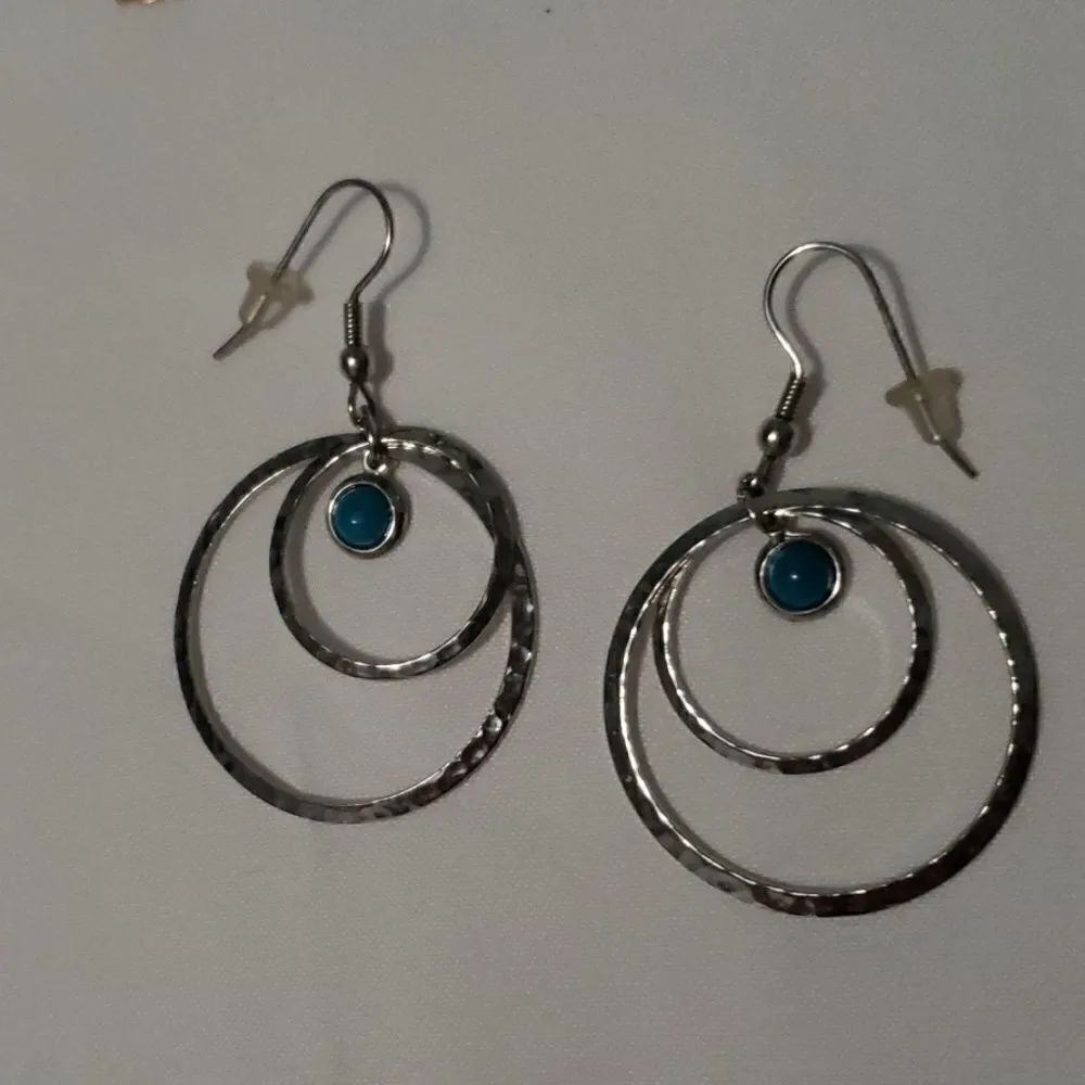 2 pair of dangle earrings - Picture 1 of 2